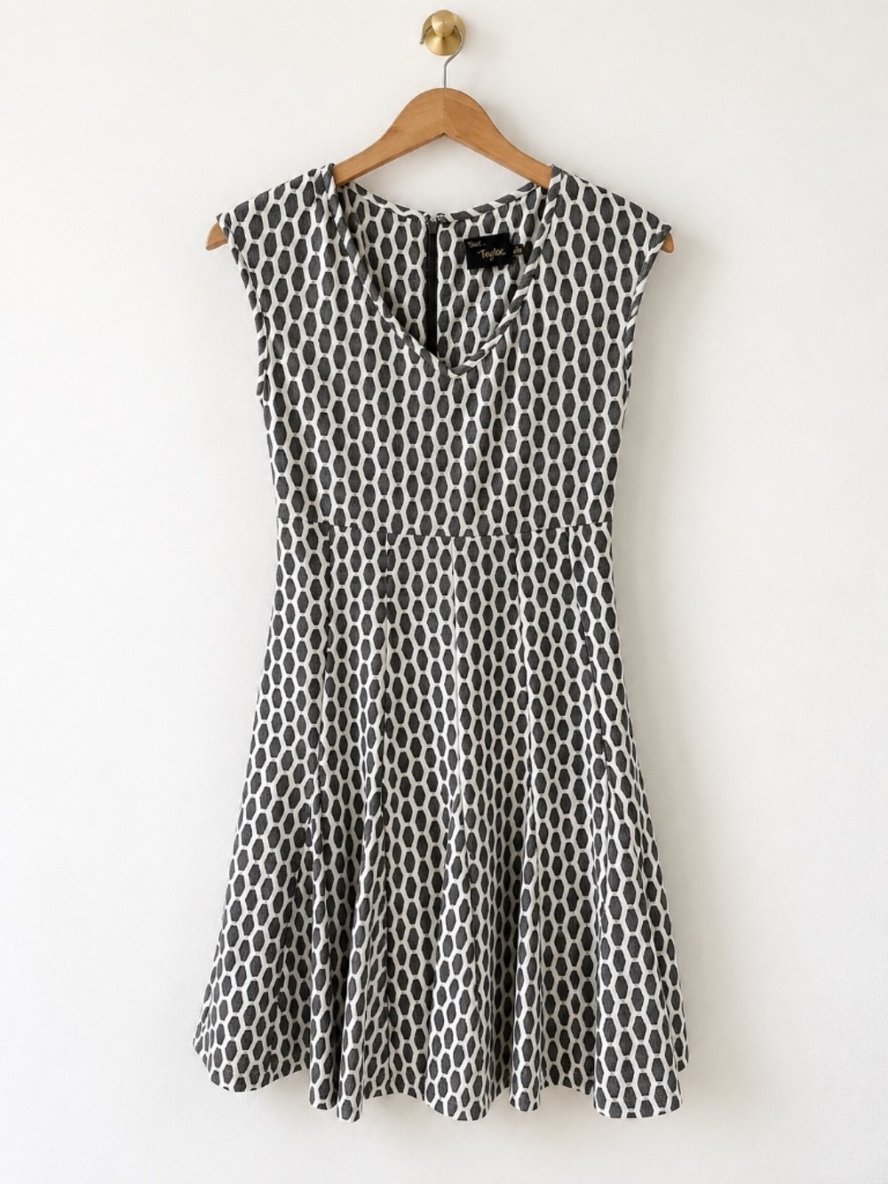 Just Taylor Black & White Geometric Fit and Flare Dress Size 6